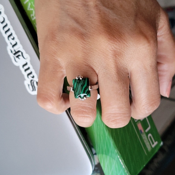 ❤️FREE with Purchase Green Ring - Picture 3 of 7